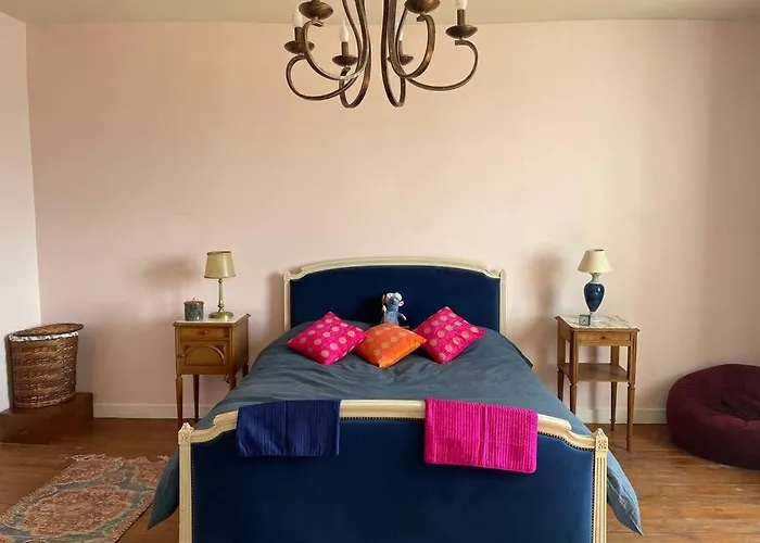 Beautiful Charente Home With Swimming Pool