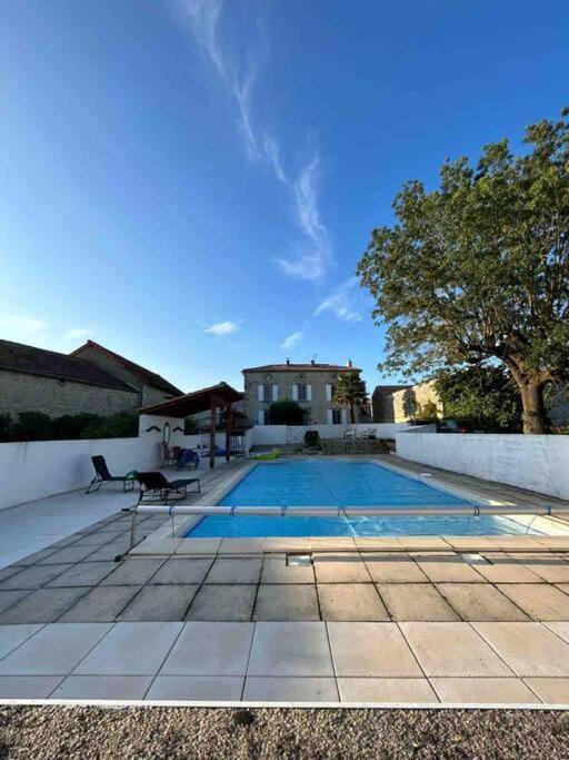 Beautiful Charente With Swimming Pool Holiday home Marcillac-Lanville