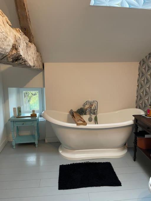 Beautiful Charente With Swimming Pool Marcillac-Lanville