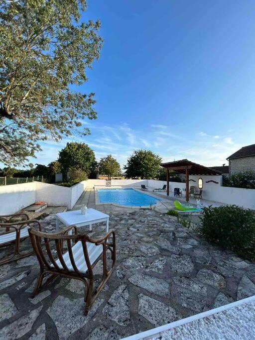 Beautiful Charente With Swimming Pool Holiday home