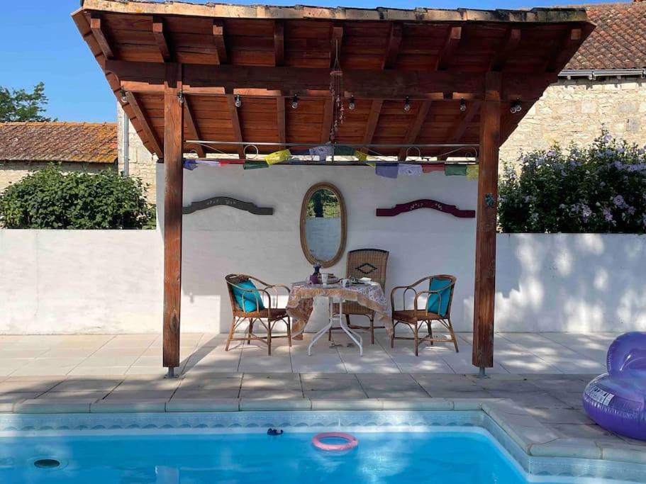 Beautiful Charente With Swimming Pool Marcillac-Lanville