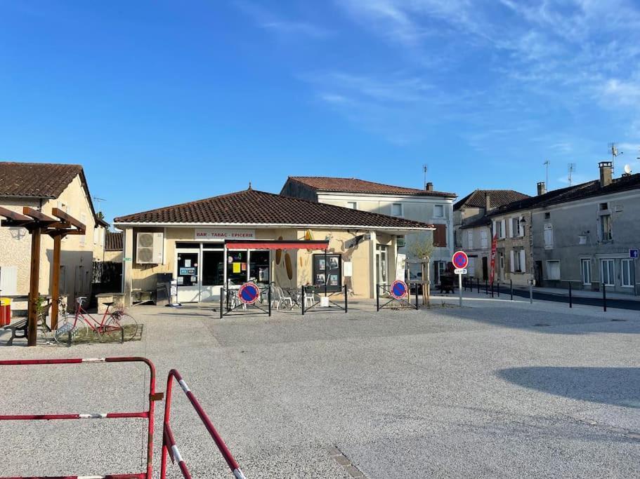 Beautiful Charente With Swimming Pool Holiday home