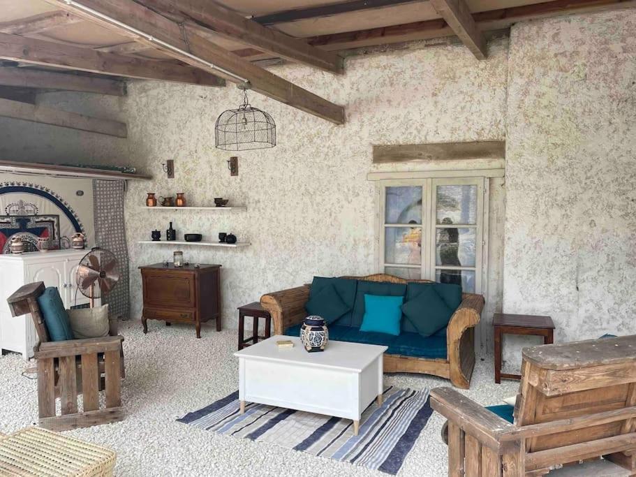 Beautiful Charente With Swimming Pool Holiday home