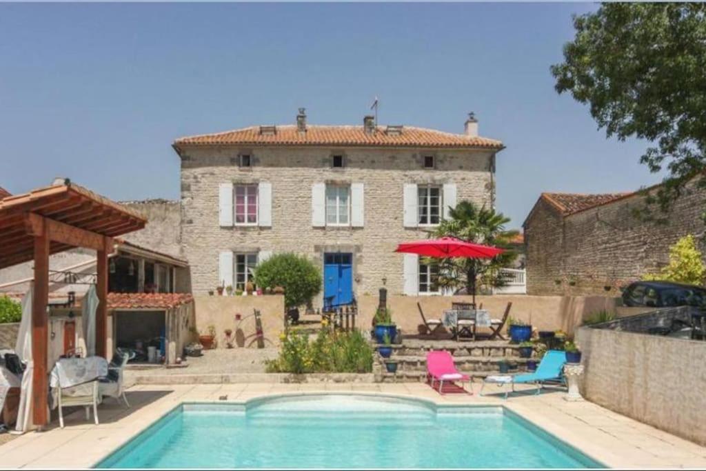 Beautiful Charente With Swimming Pool Casa de Férias *